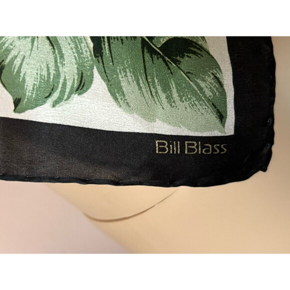 Bill Blass Gorgeous Bright Bold Colorful Roses Hand Rolled Edges 33" x 33" sq - Picture 5 of 5